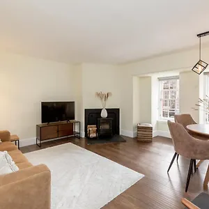 Guestready - Elegant 2br Period Flat In Oldtown Edinburgh