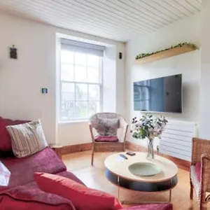 Guestready - Greyfriars Bobby View - Old Town Edinburgh